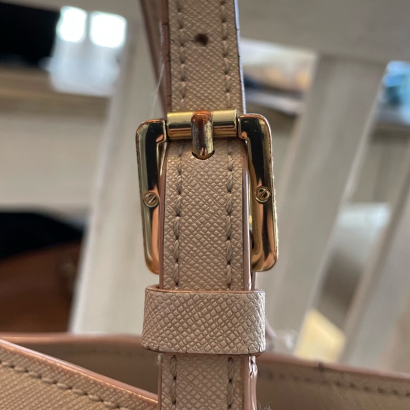 Large pale pink/light peach Tory Burch shoulder bag GREAT for spring 🩷 - Picture 3 of 11